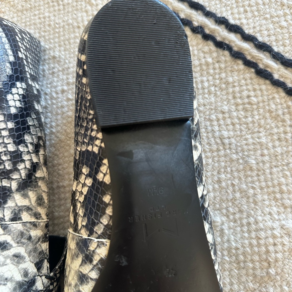 Lightly Worn Marc Fisher Python Flats Size 9.5 - image 4